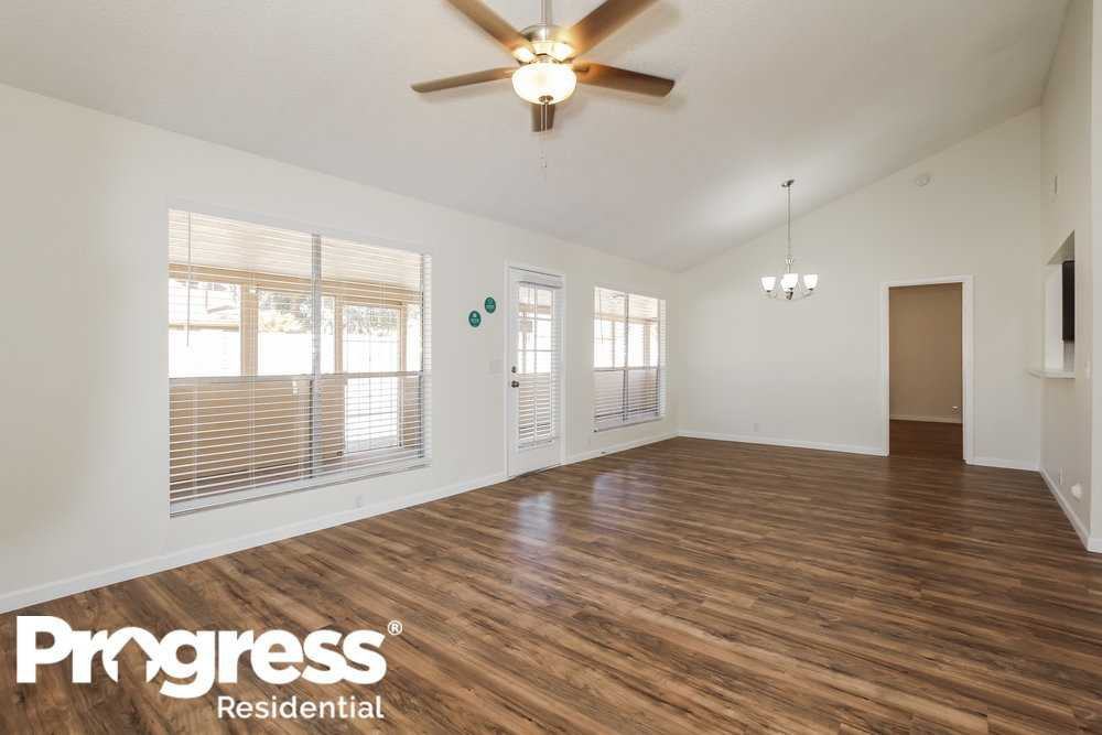 7218 W Laurel Ln - Photo 3 of 16