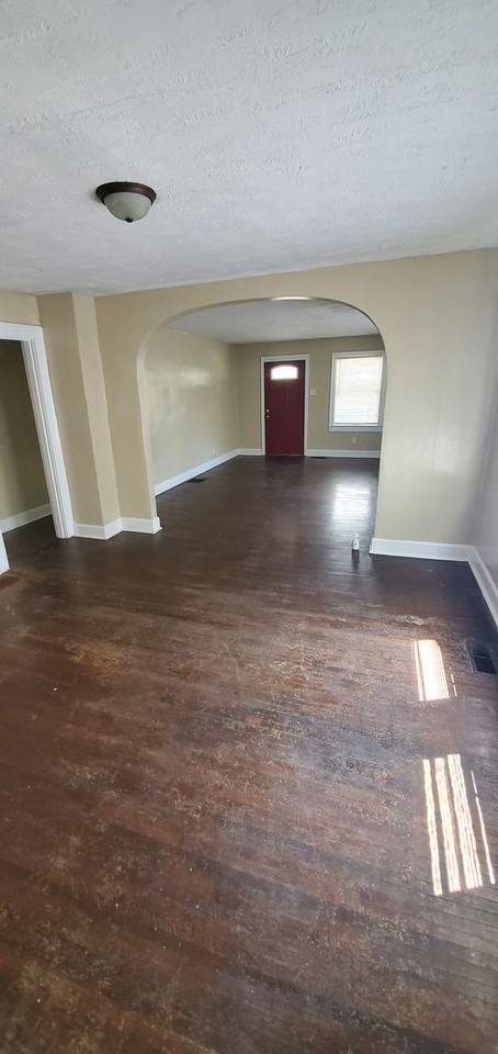 722 N Denny St - Photo 2 of 6