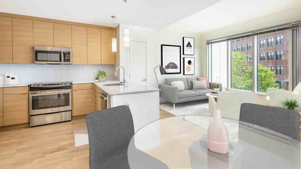 Girard - Photo 4 of 58