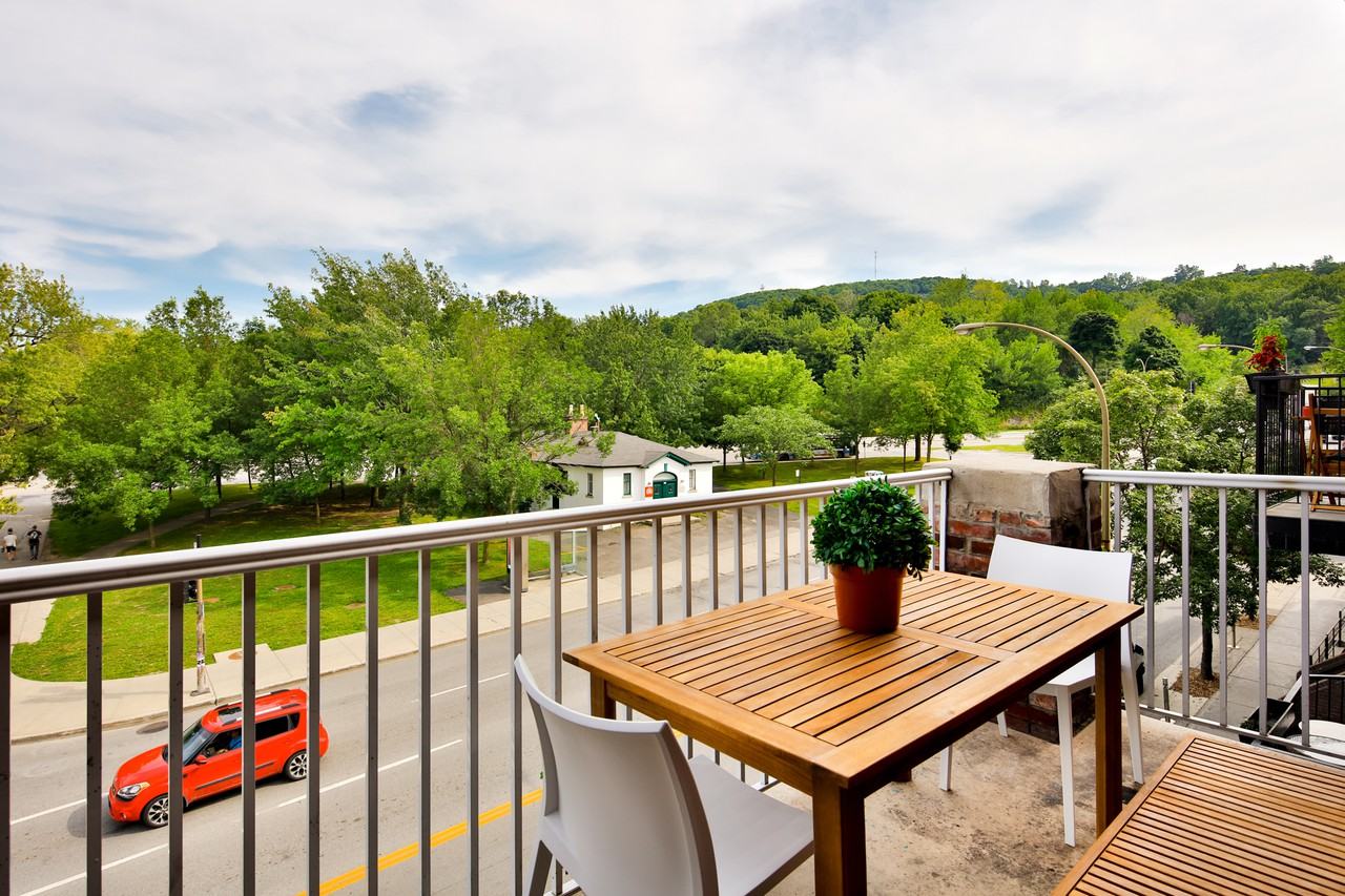 355 Avenue du MontRoyal Ouest 355, Montréal, QC H2V 2S4 4 Bedroom