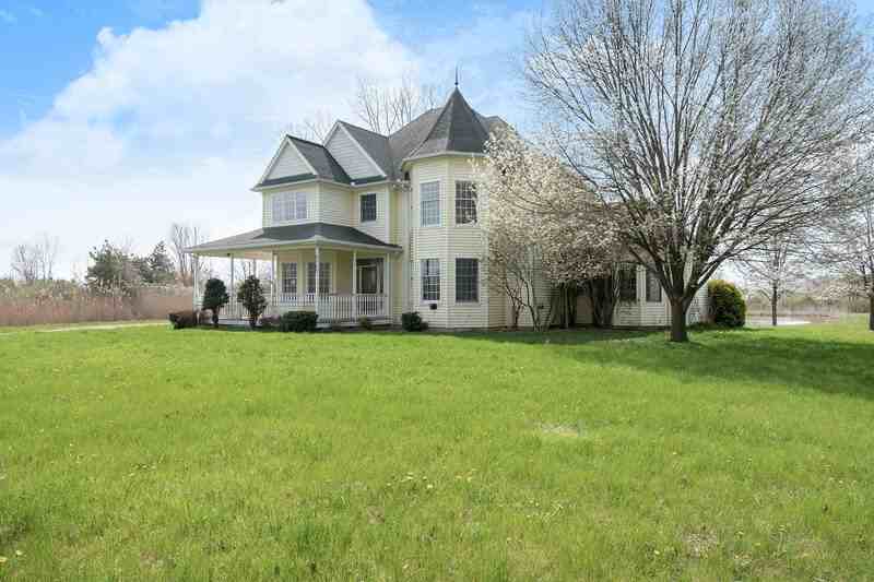 6565 Springborn Rd - Photo 2 of 22