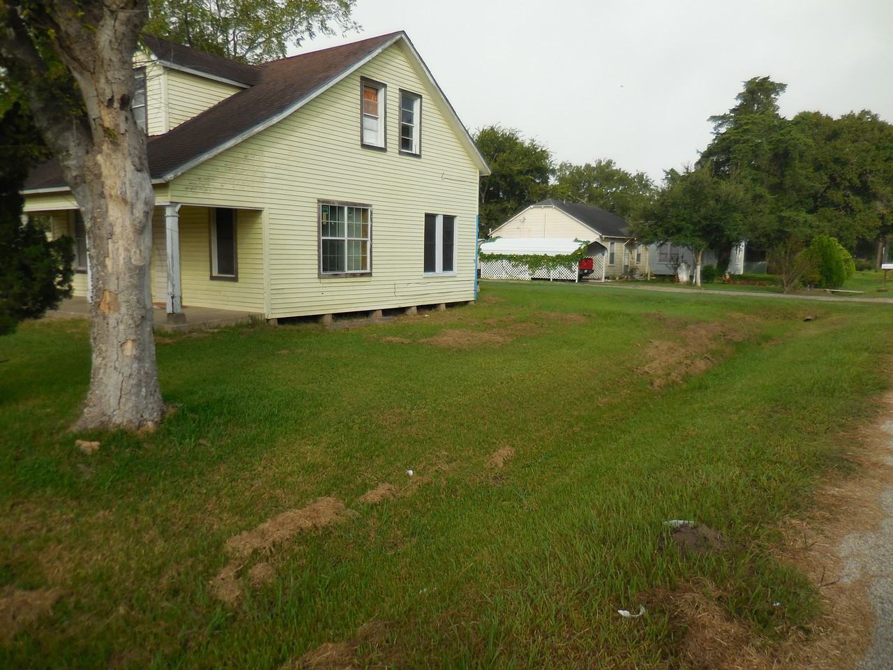 402 W 4th St - Photo 3 of 10