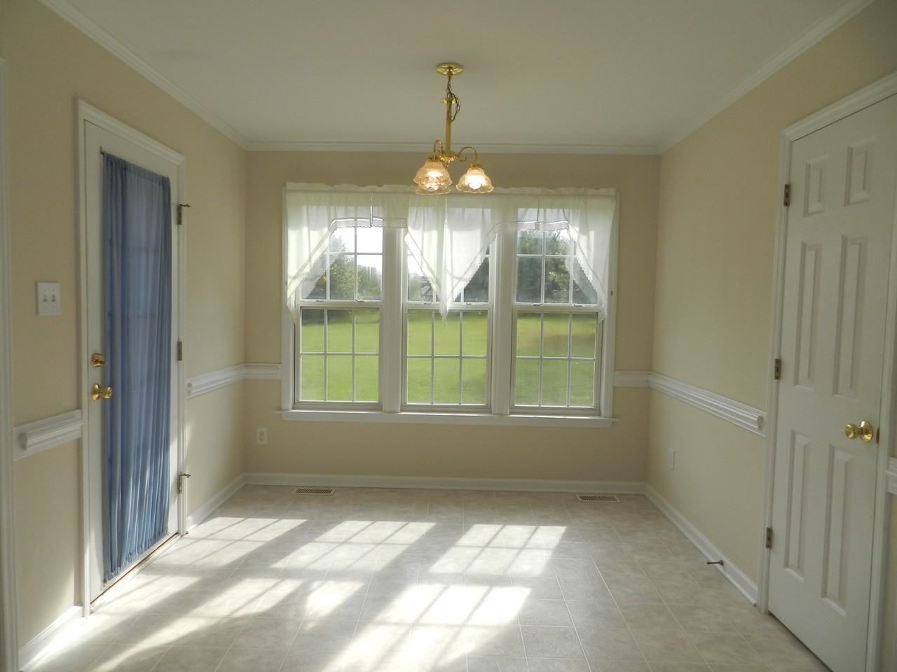 879 Sunrise Dr - Photo 3 of 13