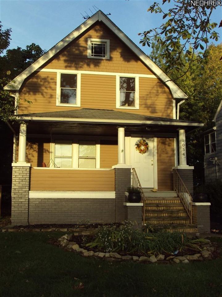 1054 Yellowstone Rd, Cleveland Heights, OH 44121 3 Bedroom Apartment