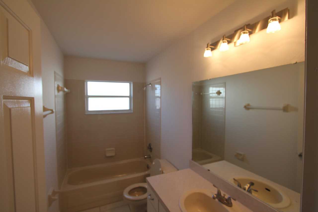 820 Briargrove Ave - Photo 3 of 12