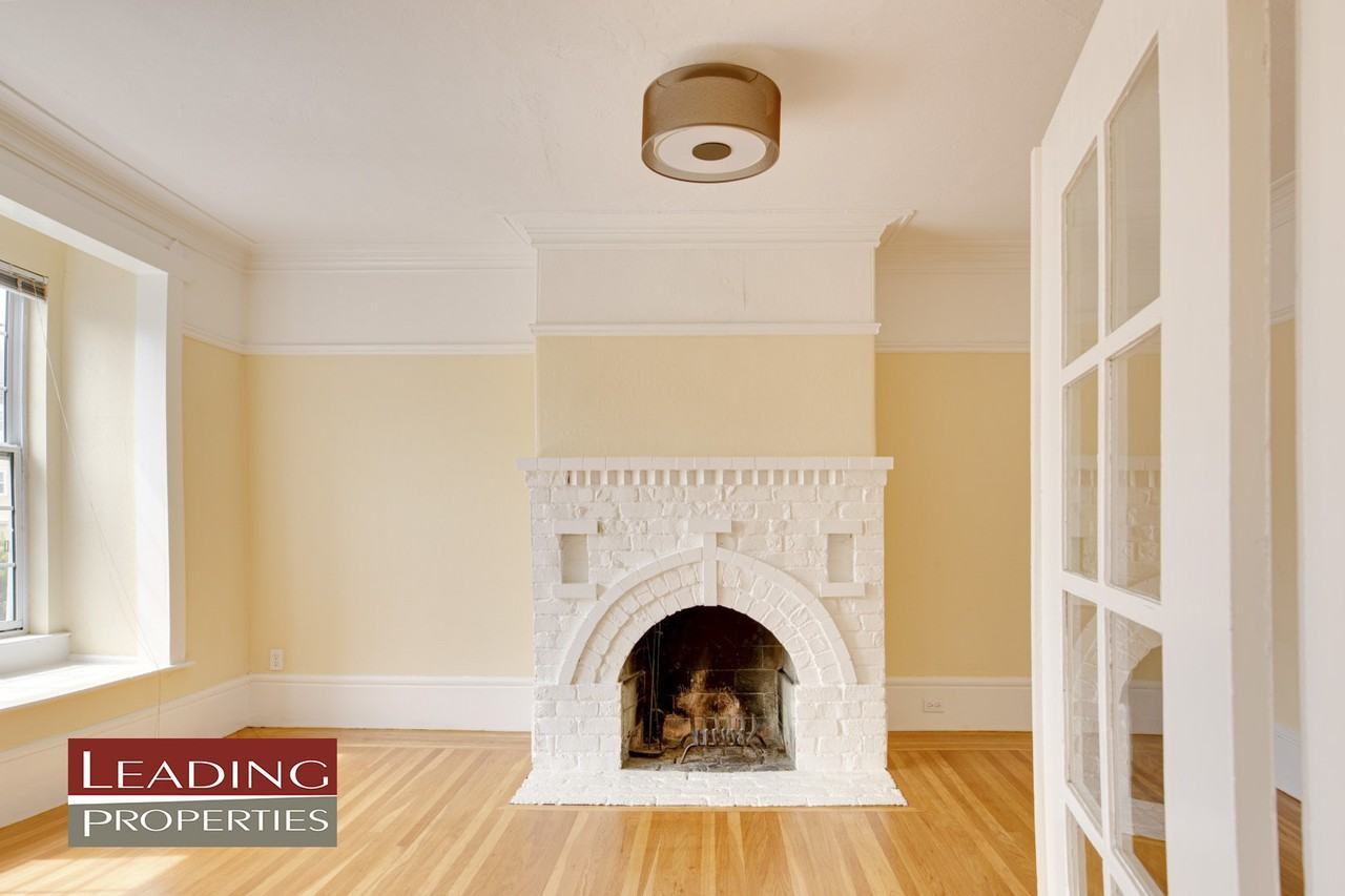 214 Cole St - Photo 3 of 15