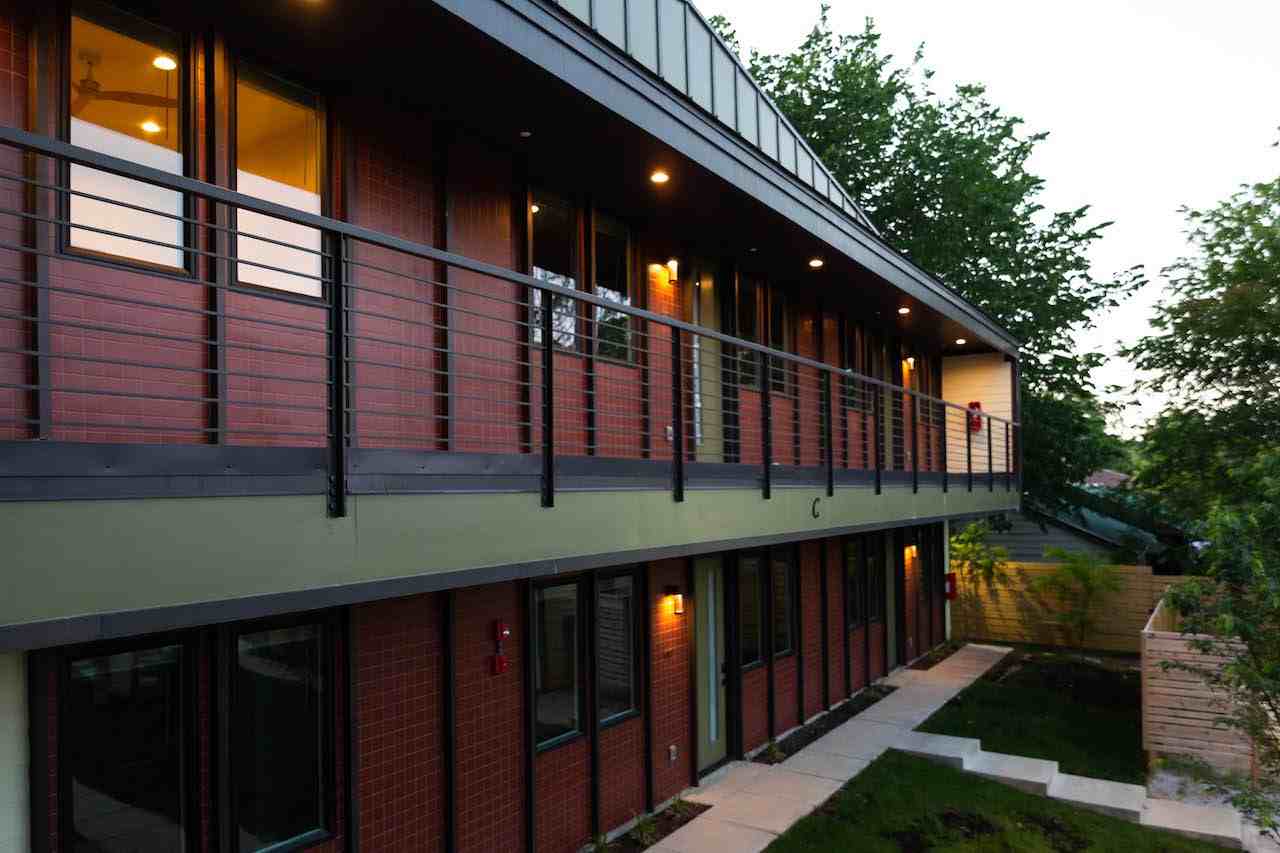 525 N College Ave - Photo 7 of 11