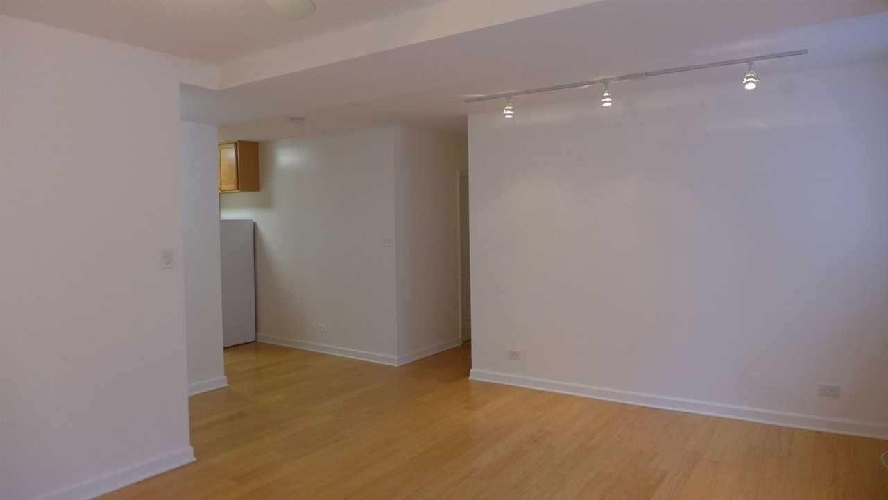 808 -12 W. Junior Terrace - Photo 7 of 40