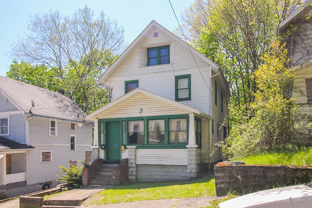 712 Roselle Ave - Photo 2 of 7