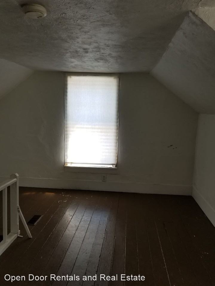 116 E 1st St - Photo 3 of 16