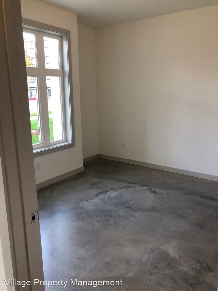 1028 W Eastland Ave - Photo 2 of 18