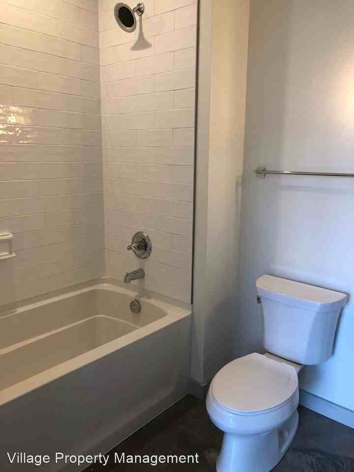 1028 W Eastland Ave - Photo 3 of 18