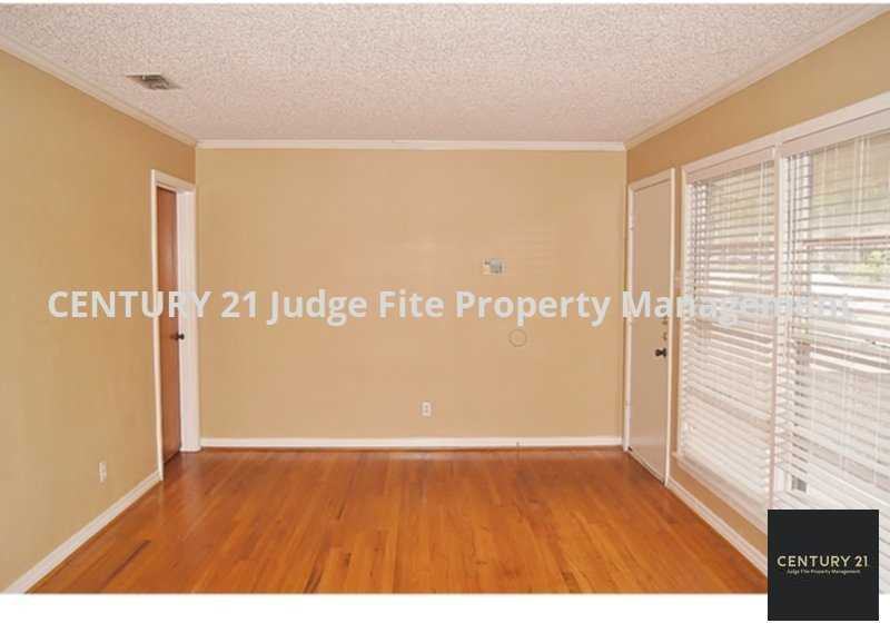 425 N Elm St - Photo 2 of 10