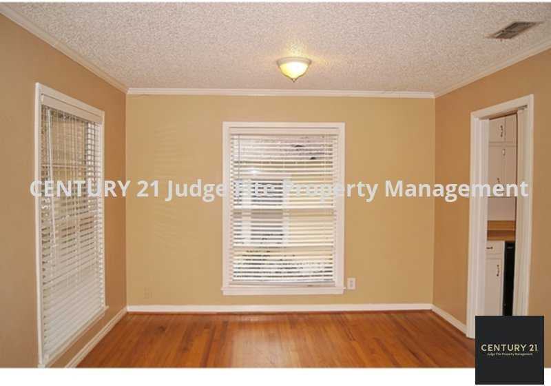 425 N Elm St - Photo 3 of 10