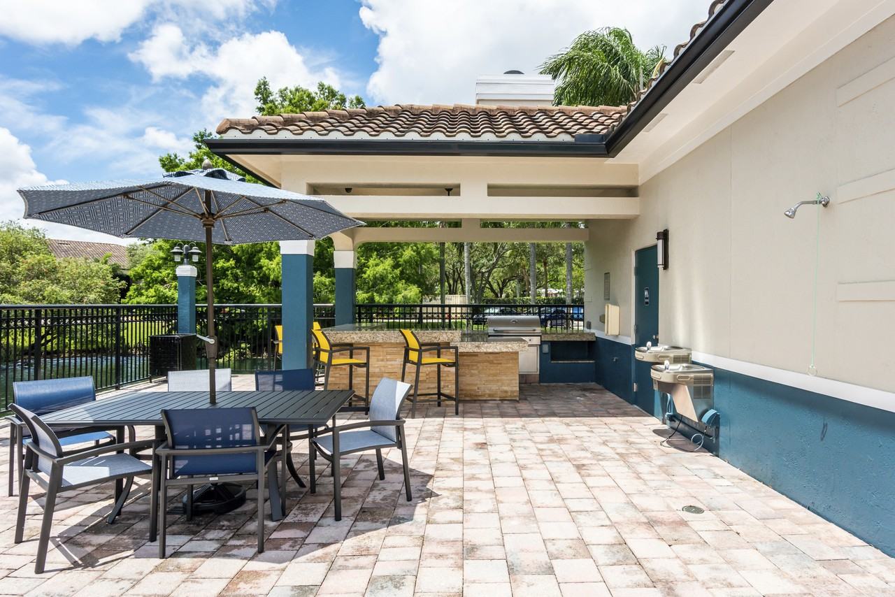 Vue at 1400 - Photo 2 of 14