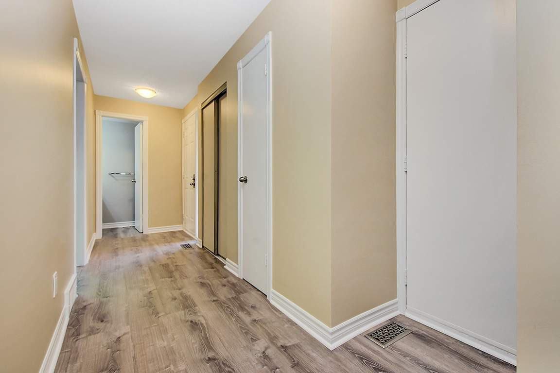 Parkside Realty Apartments 2825 Springland Dr, Ottawa, ON K1V 9S7