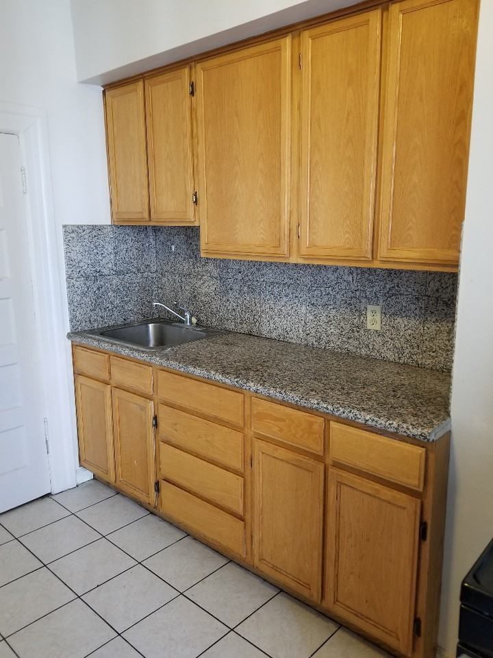 2622 Franklin Street - Photo 3 of 7