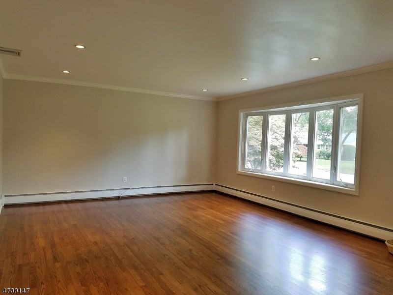 11 Francisco Dr - Photo 2 of 15