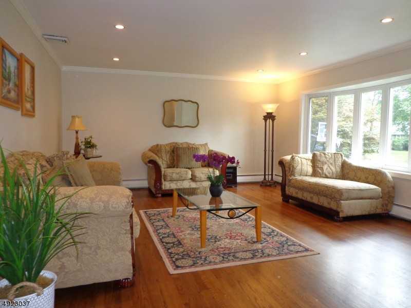 11 Francisco Dr - Photo 3 of 15