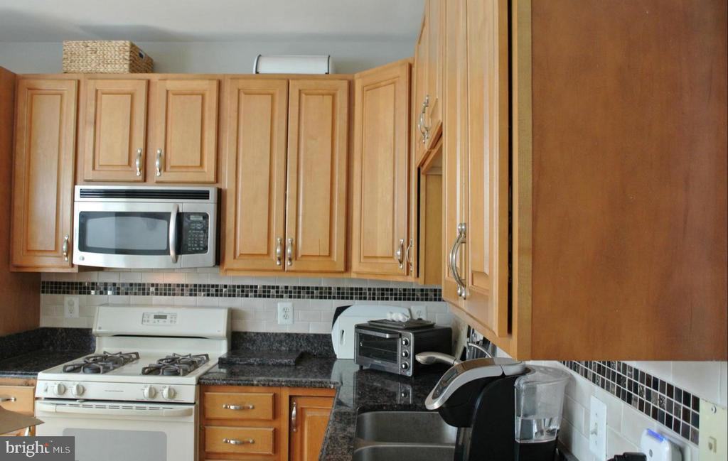 504 N Thomas St F - Photo 3 of 4