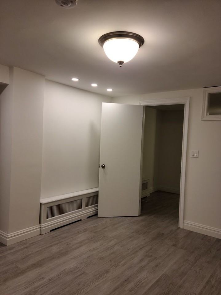 E 73rd St #BW - Photo 3 of 5