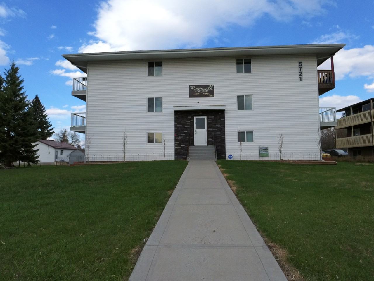 5721 56 Avenue, Red Deer, AB T4N 4P7, Canada 3 unit Rentals Zumper