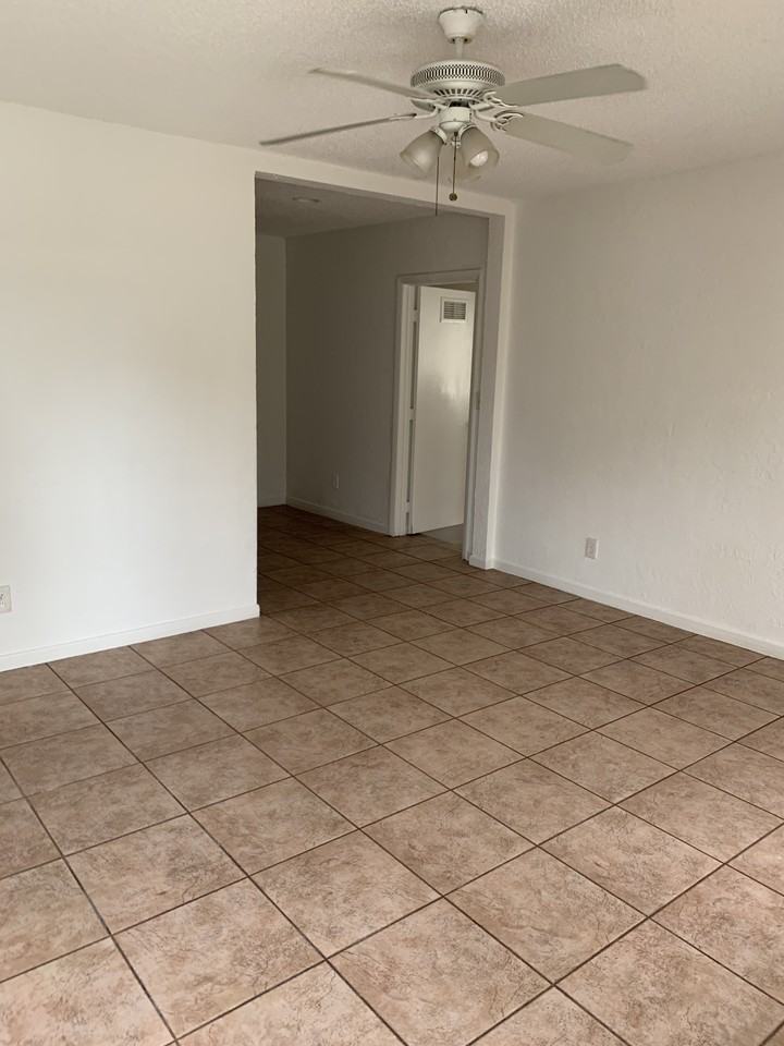 1306 Northwest 11th Place - Photo 3 of 14