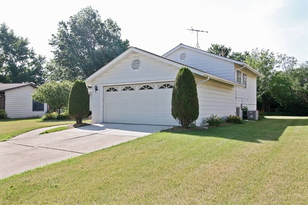 23025 Bruce Dr - Photo 2 of 20