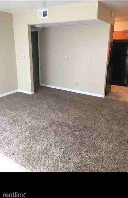 210 W Hack St 3 - Photo 2 of 6