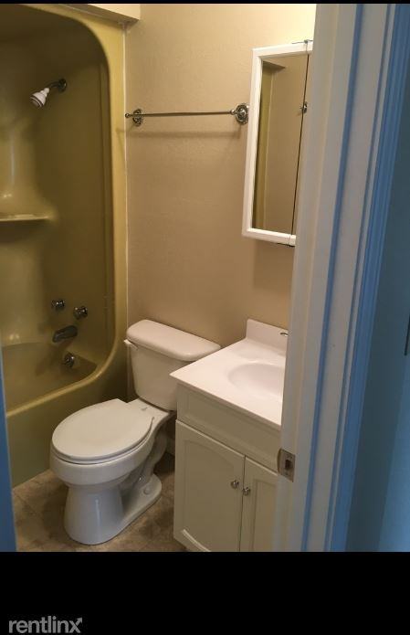 210 W Hack St 3 - Photo 3 of 6