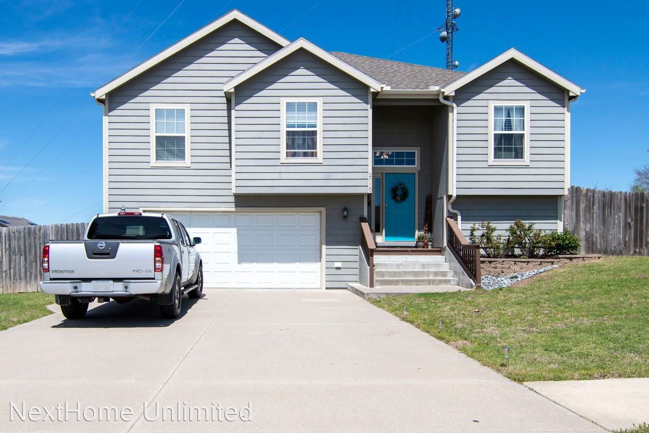 2710 Oakwood Dr - Photo 2 of 28