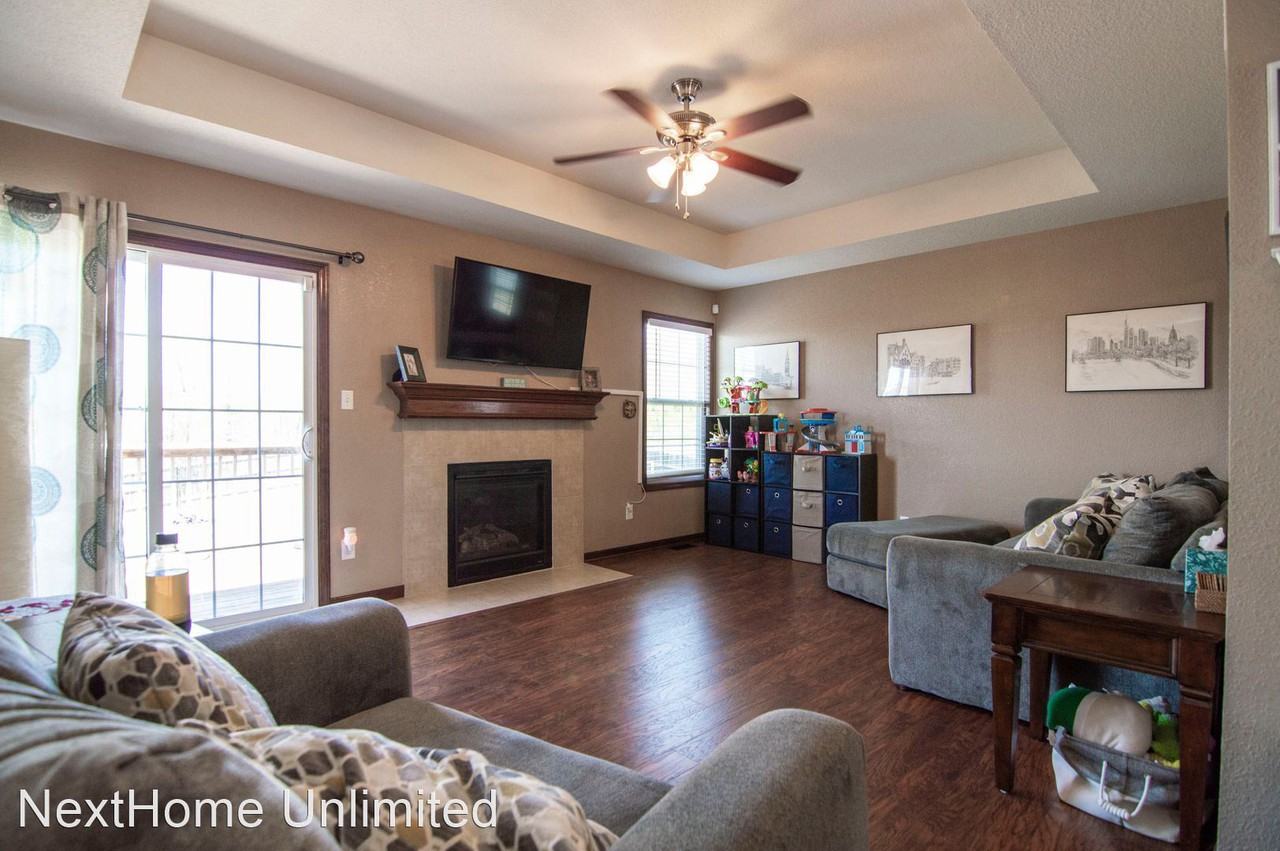 2710 Oakwood Dr - Photo 3 of 28