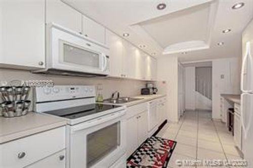 2304 Ne 7th St - Photo 2 of 2