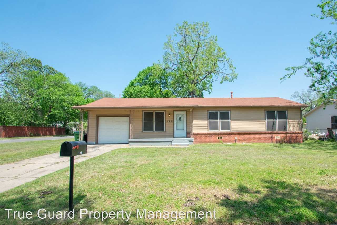 132 Oak Dr W, Hurst, TX 76053 3 Bedroom House for Rent for 1,350/month