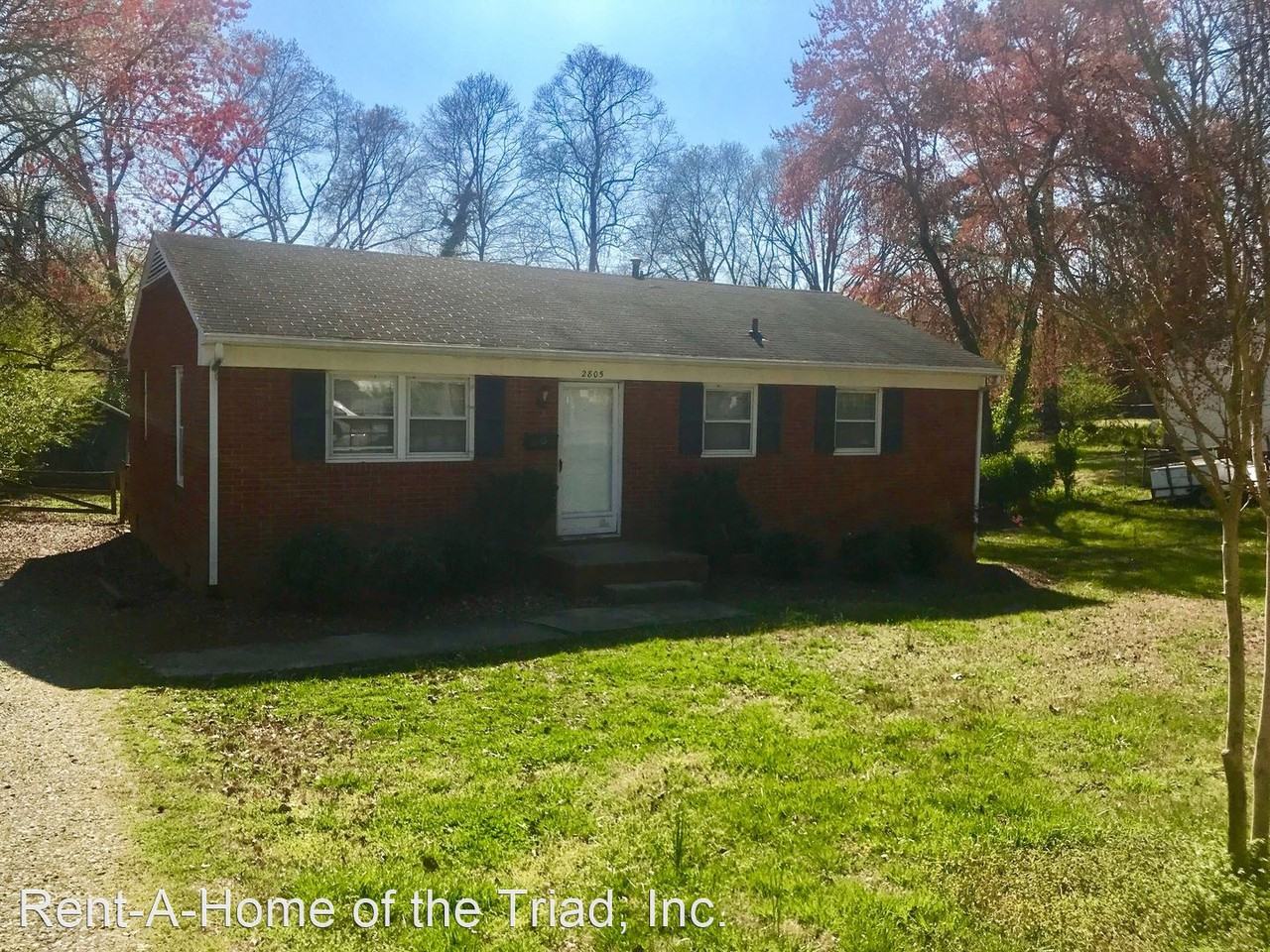 2805 Shady Lawn Dr - Photo 2 of 9