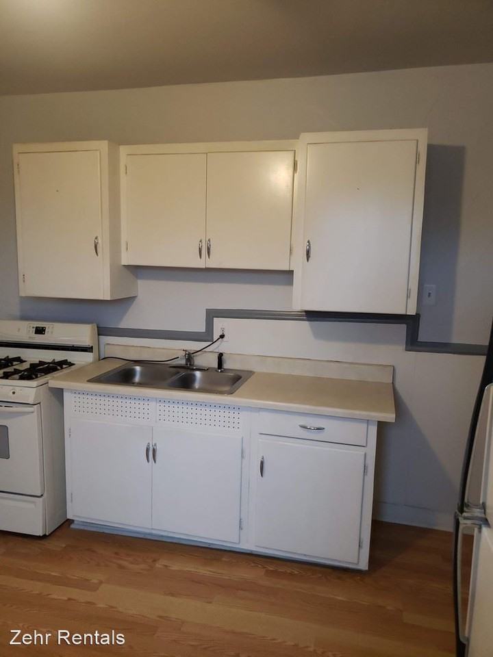 1220 - 1222 W 11th St. - Photo 3 of 15