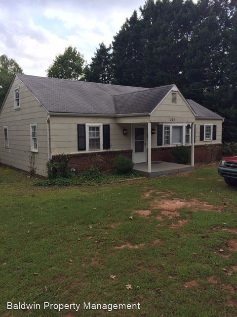 237 N Peace Haven Rd, WinstonSalem, NC 27104 3 Bedroom House for 890
