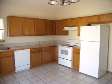 1012 Cedar Point Cir - Photo 3 of 7