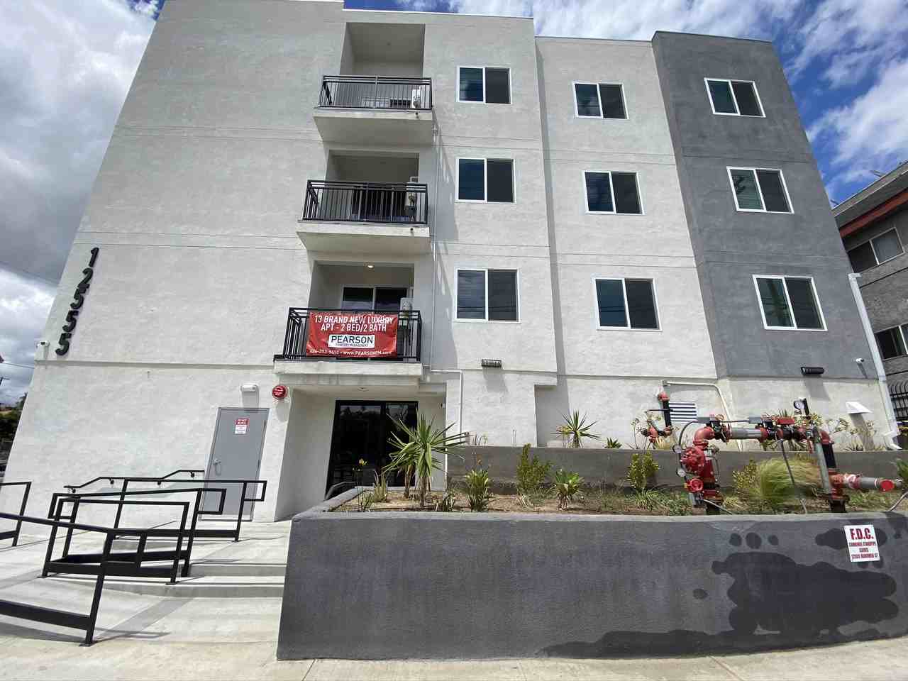 12555 Vanowen St - Photo 3 of 6