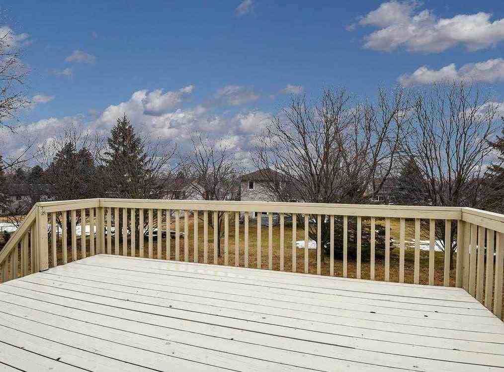 1012 Maplewood Dr - Photo 2 of 27