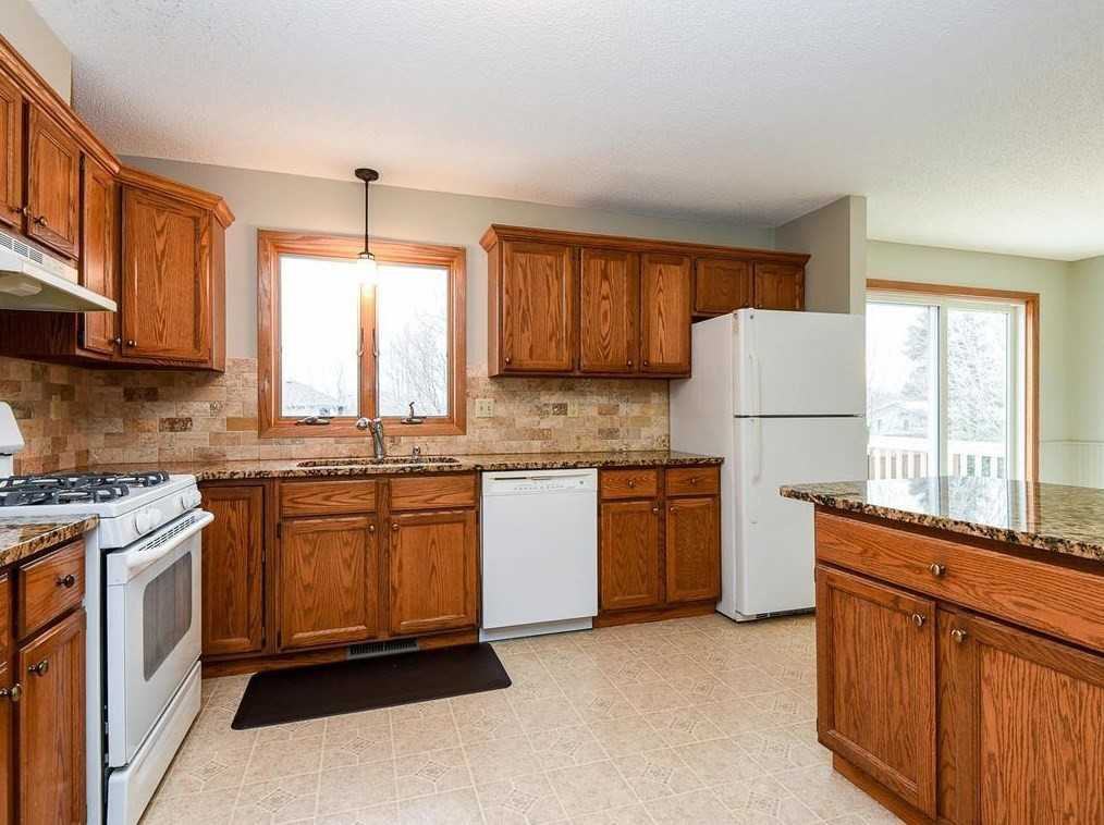 1012 Maplewood Dr - Photo 3 of 27