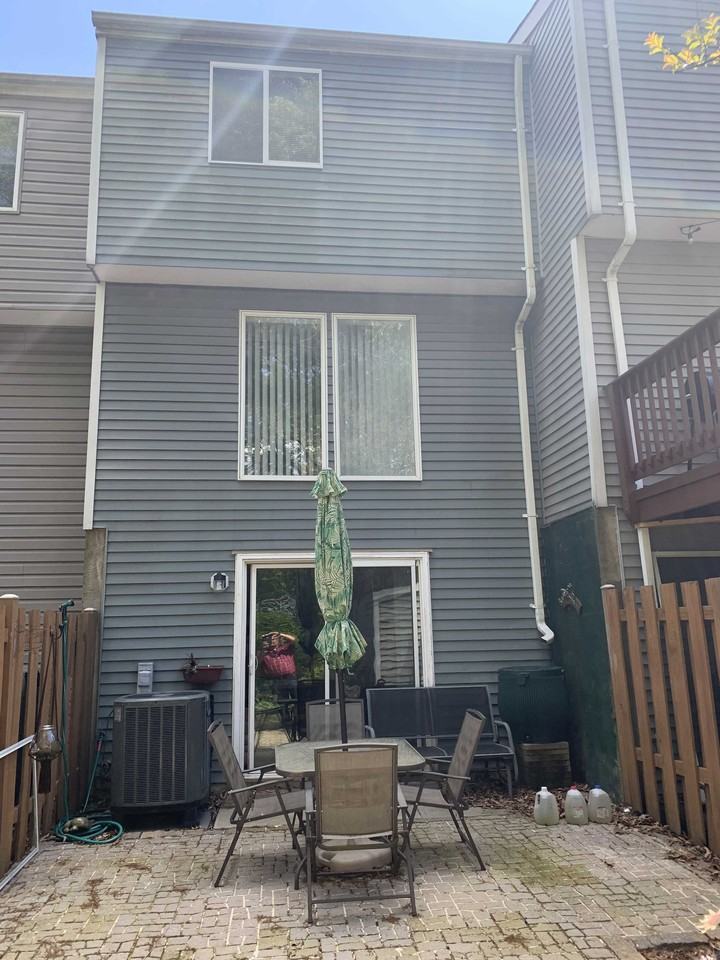 8076 Wolsey Ct - Photo 2 of 10