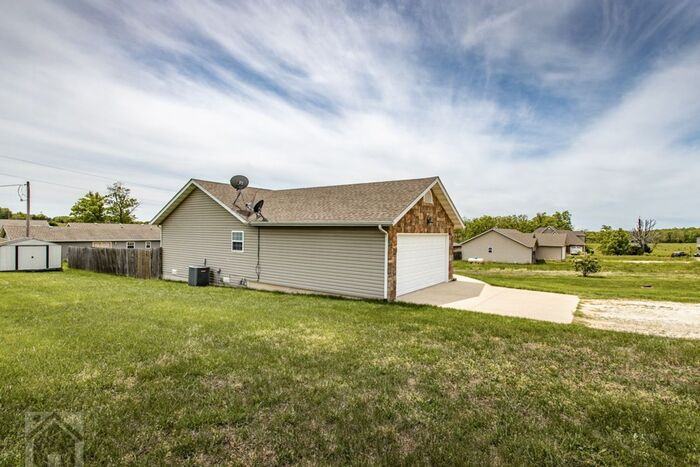 12340 Taylor Ln - Photo 3 of 45