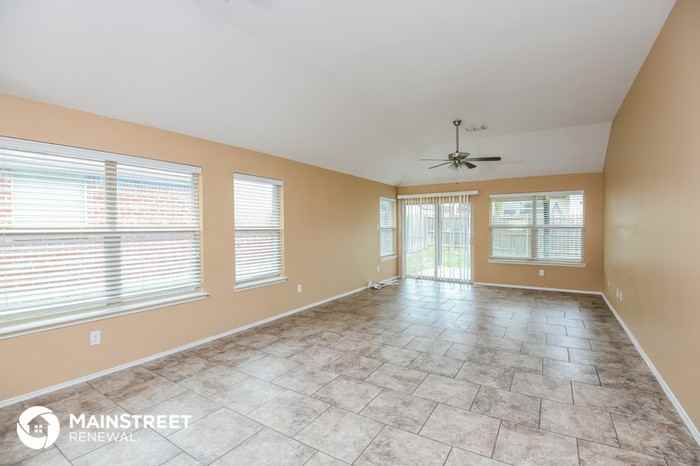 12516 Patnoe Drive - Photo 3 of 16