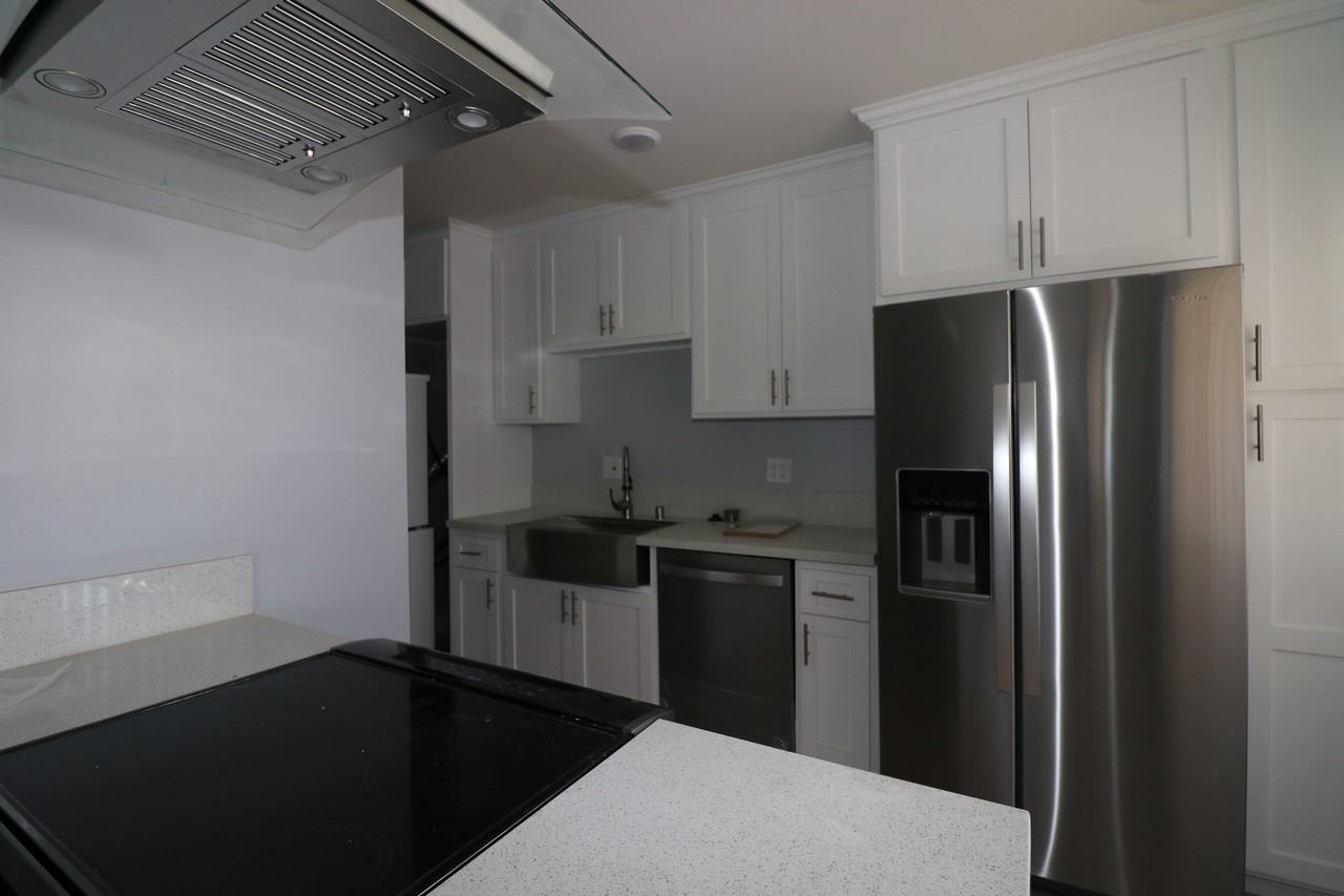 925 E 5th - Photo 2 of 23