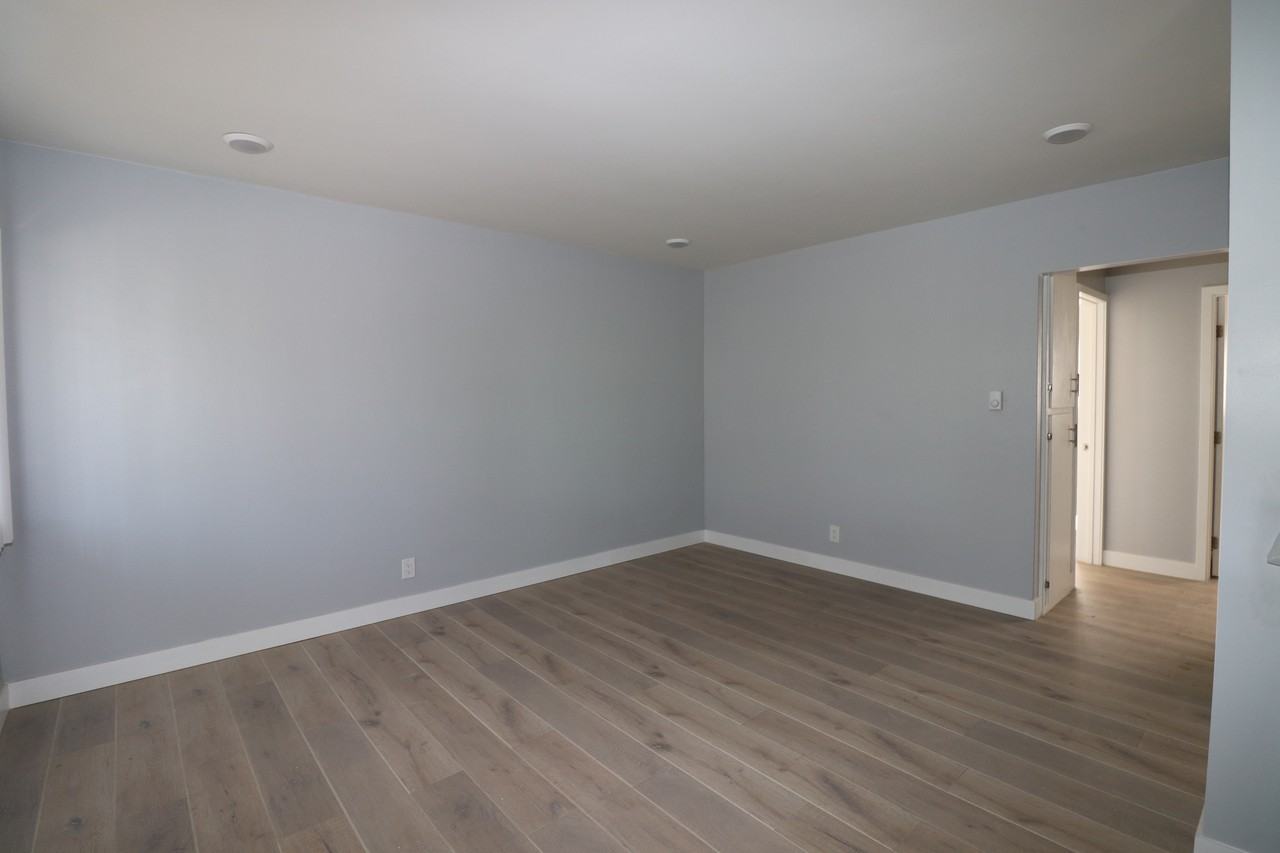 925 E 5th - Photo 3 of 23