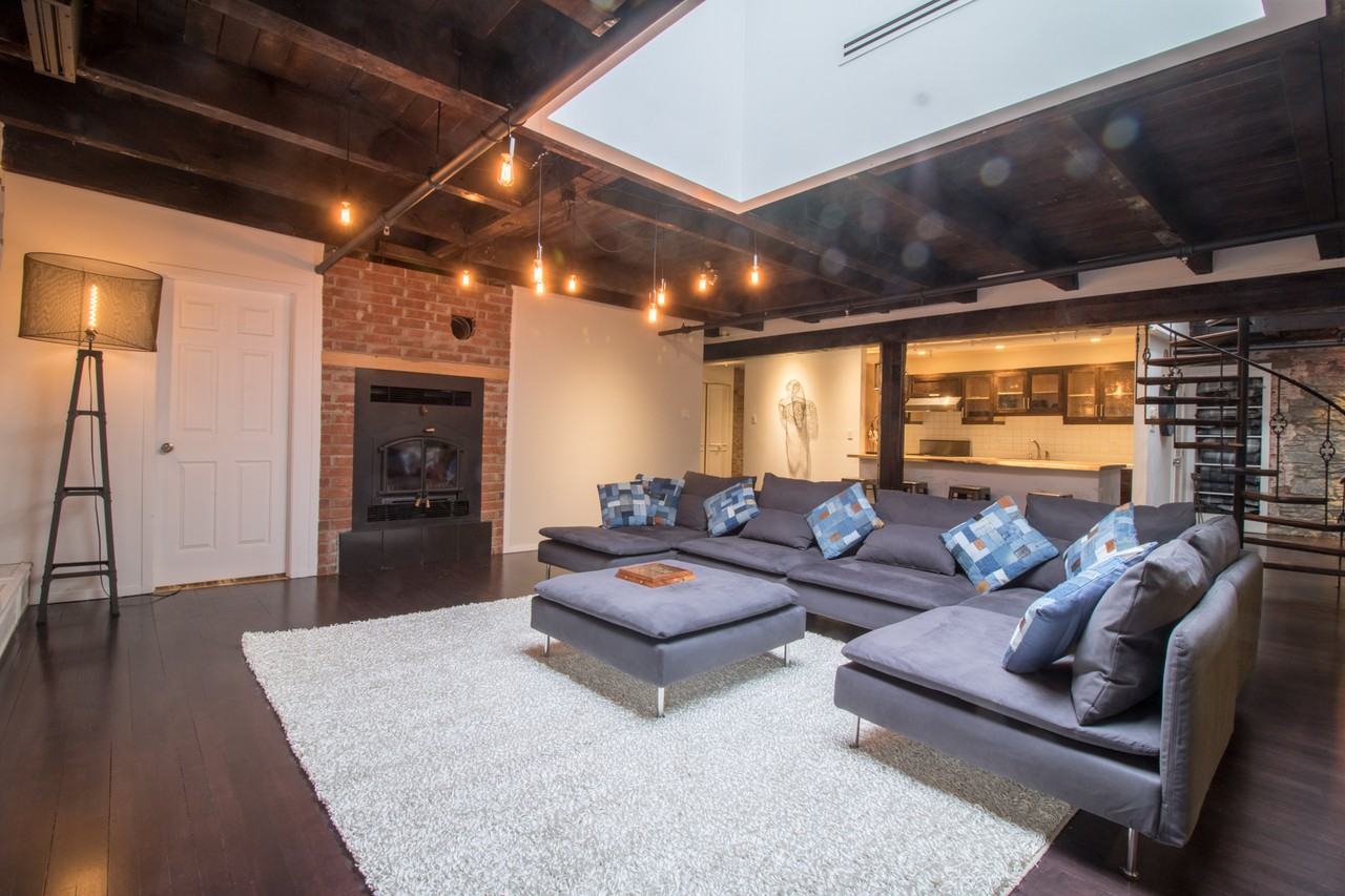 432 Rue Saint-François-Xavier - Photo 3 of 21