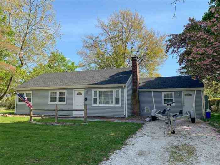 22 Sherwood Ln - Photo 2 of 20