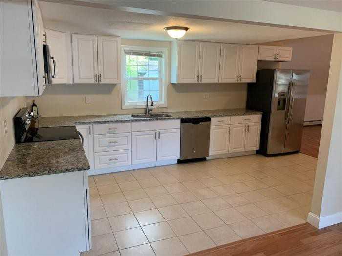 22 Sherwood Ln - Photo 3 of 20