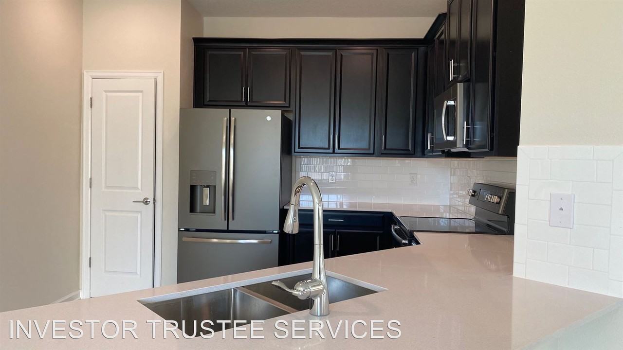 1371 Shinnecock Hills Dr - Photo 3 of 13